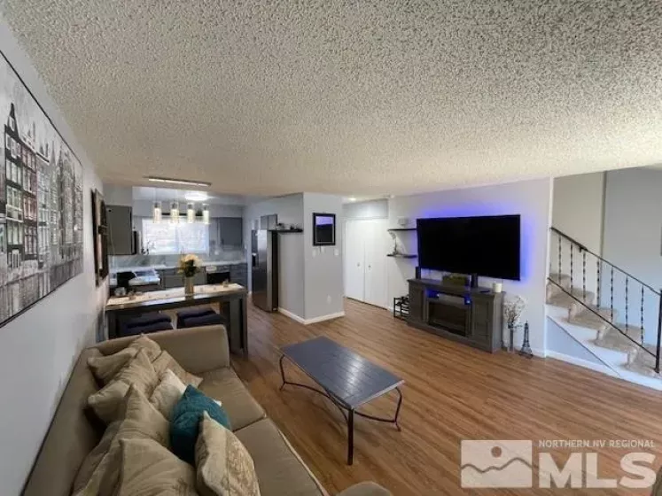 562 Smithridge, Reno, Nevada 89502, 2 Bedrooms Bedrooms, ,2 BathroomsBathrooms,Residential,Residential,Smithridge,250000926
