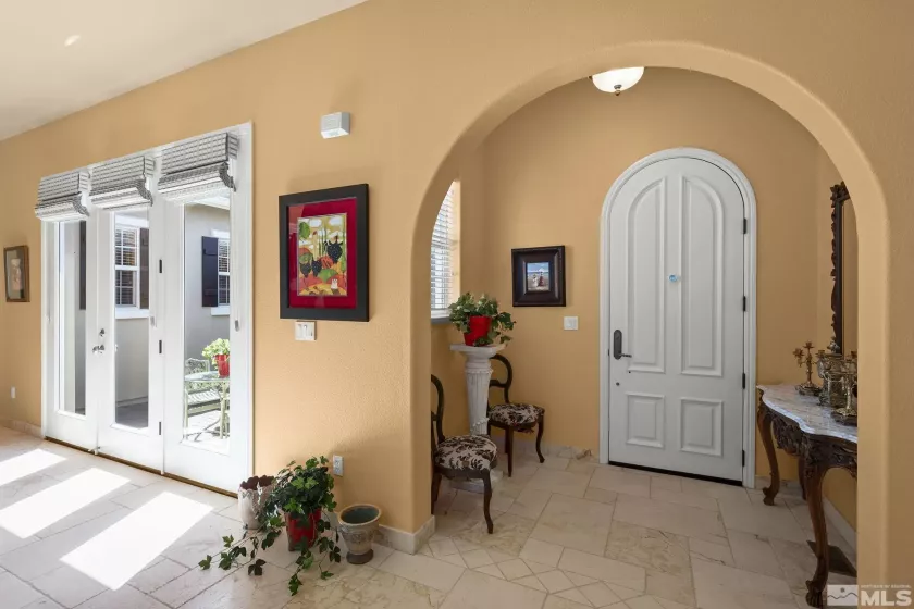 Entry/Foyer
