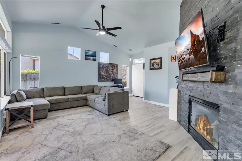 Entry/Foyer