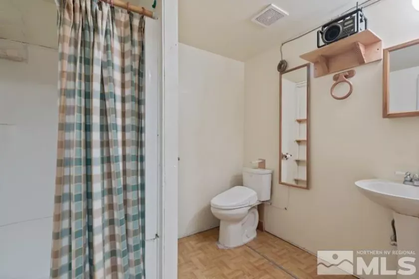 16760 Big Pine, Reno, Nevada 89511, 3 Bedrooms Bedrooms, ,3 BathroomsBathrooms,Residential,Residential,Big Pine,250006416