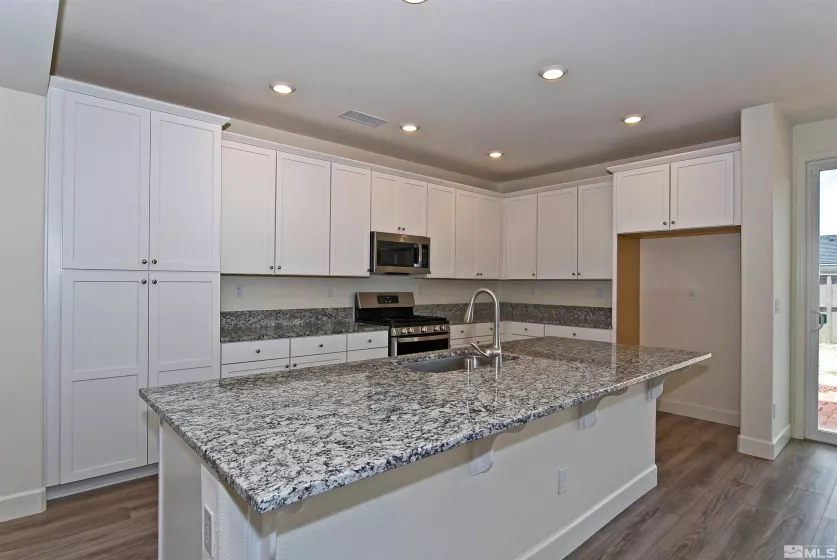 2091 Forest Grove, Sparks, Nevada 89436, 5 Bedrooms Bedrooms, ,3 BathroomsBathrooms,Residential,Residential,Forest Grove,250006461