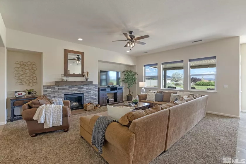 260 Serenade, Sparks, Nevada 89441, 5 Bedrooms Bedrooms, ,3 BathroomsBathrooms,Residential,Residential,Serenade,250006468