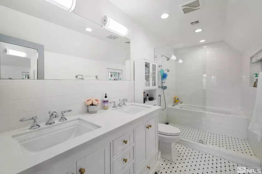 820 Marsh, Reno, Nevada 89509, 5 Bedrooms Bedrooms, ,4 BathroomsBathrooms,Residential,Residential,Marsh,250006555
