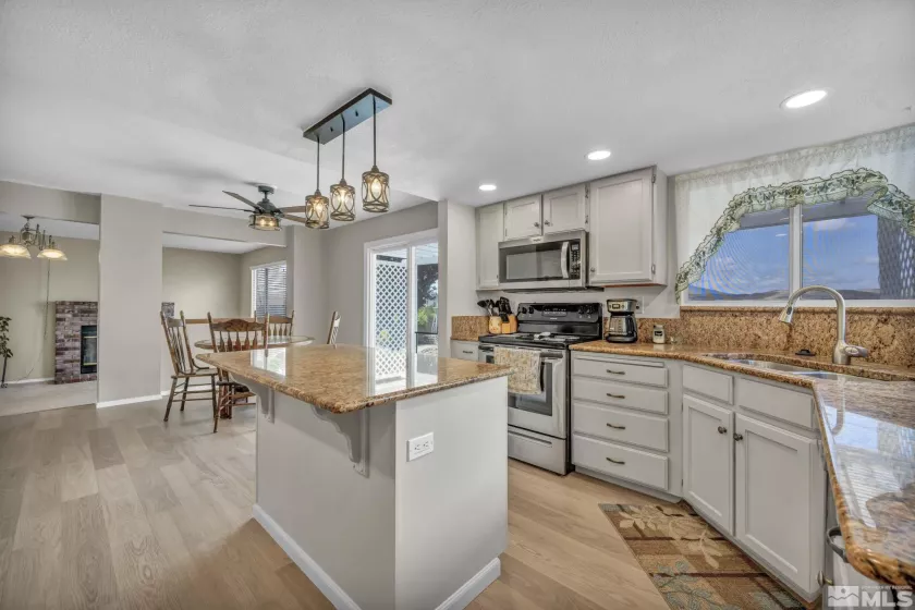 5245 Canyon View, Sparks, Nevada 89436, 4 Bedrooms Bedrooms, ,3 BathroomsBathrooms,Residential,Residential,Canyon View,250006568