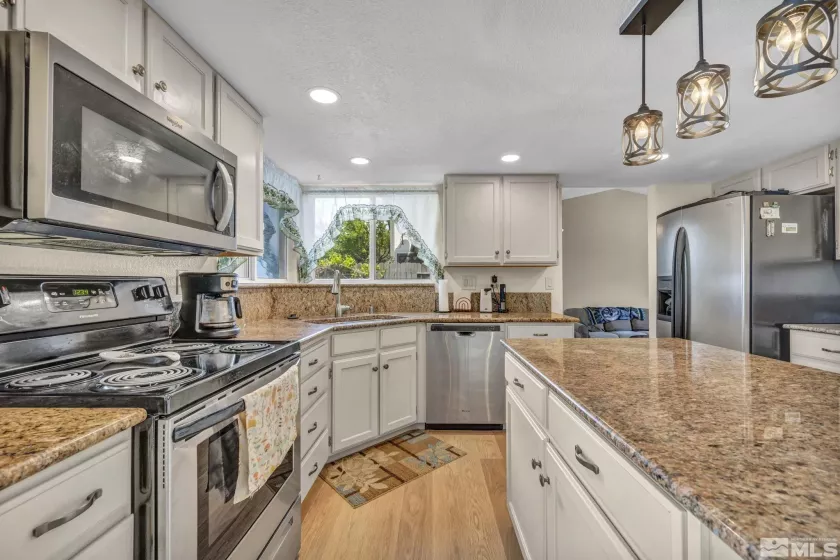 5245 Canyon View, Sparks, Nevada 89436, 4 Bedrooms Bedrooms, ,3 BathroomsBathrooms,Residential,Residential,Canyon View,250006568