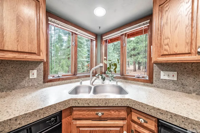 350 Black Pine, Reno, Nevada 89511, 3 Bedrooms Bedrooms, ,3 BathroomsBathrooms,Residential,Residential,Black Pine,250006561