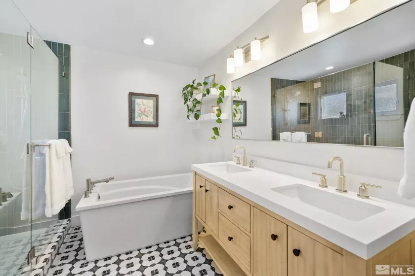 2480 Idlewild, Reno, Nevada 89509, 3 Bedrooms Bedrooms, ,2 BathroomsBathrooms,Residential,Residential,Idlewild,250006564