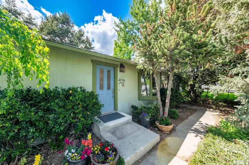 12565 Creek Crest, Reno, Nevada 89511, 3 Bedrooms Bedrooms, ,2 BathroomsBathrooms,Residential,Residential,Creek Crest,250006487