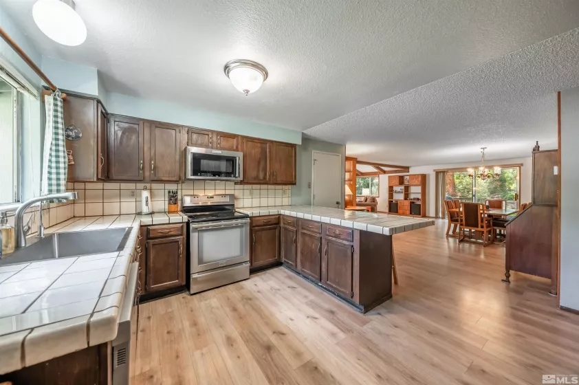 12565 Creek Crest, Reno, Nevada 89511, 3 Bedrooms Bedrooms, ,2 BathroomsBathrooms,Residential,Residential,Creek Crest,250006487