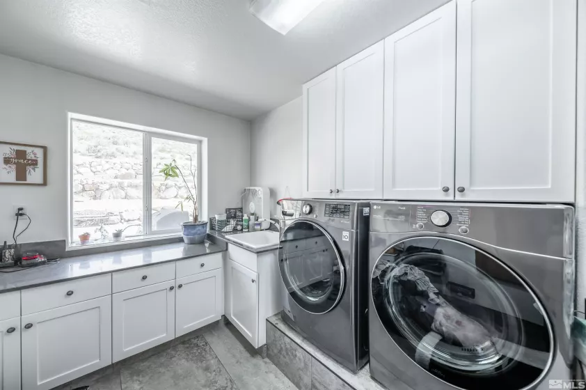92 Manzanita, Carson City, Nevada 89706, 5 Bedrooms Bedrooms, ,5 BathroomsBathrooms,Residential,Residential,Manzanita,250006530