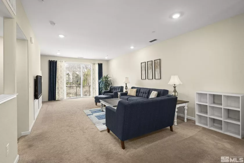 2740 Elsie Irene, Reno, Nevada 89503, 2 Bedrooms Bedrooms, ,3 BathroomsBathrooms,Residential,Residential,Elsie Irene,250005797