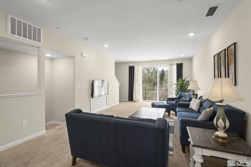 2740 Elsie Irene, Reno, Nevada 89503, 2 Bedrooms Bedrooms, ,3 BathroomsBathrooms,Residential,Residential,Elsie Irene,250005797