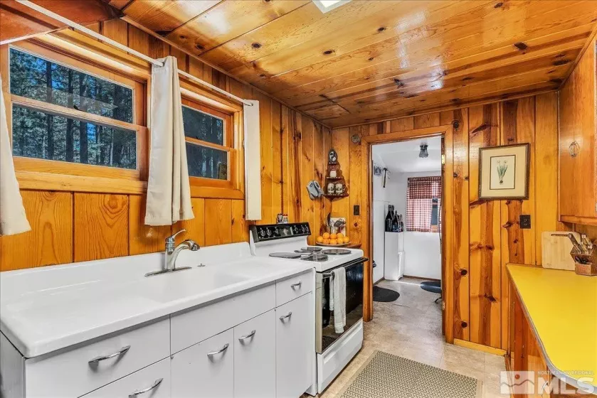 3608 Aspen, South Lake Tahoe, California 96150, 2 Bedrooms Bedrooms, ,1 BathroomBathrooms,Residential,Residential,Aspen,250004980
