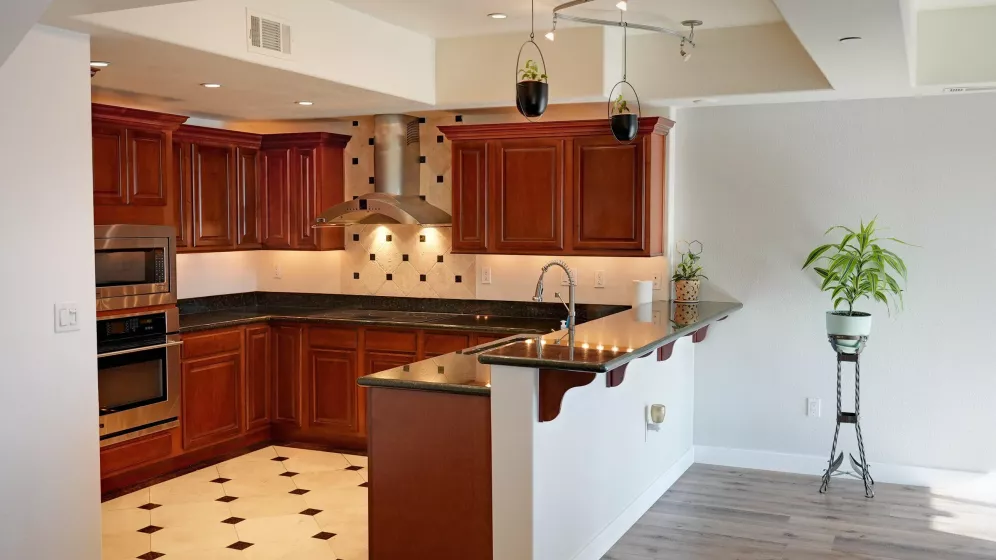 200 2nd, Reno, Nevada 89501, 2 Bedrooms Bedrooms, ,3 BathroomsBathrooms,Residential,Residential,2nd,250050069