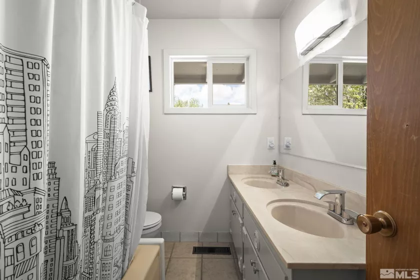 2135 Skyline, Reno, Nevada 89509, 3 Bedrooms Bedrooms, ,3 BathroomsBathrooms,Residential,Residential,Skyline,250006502
