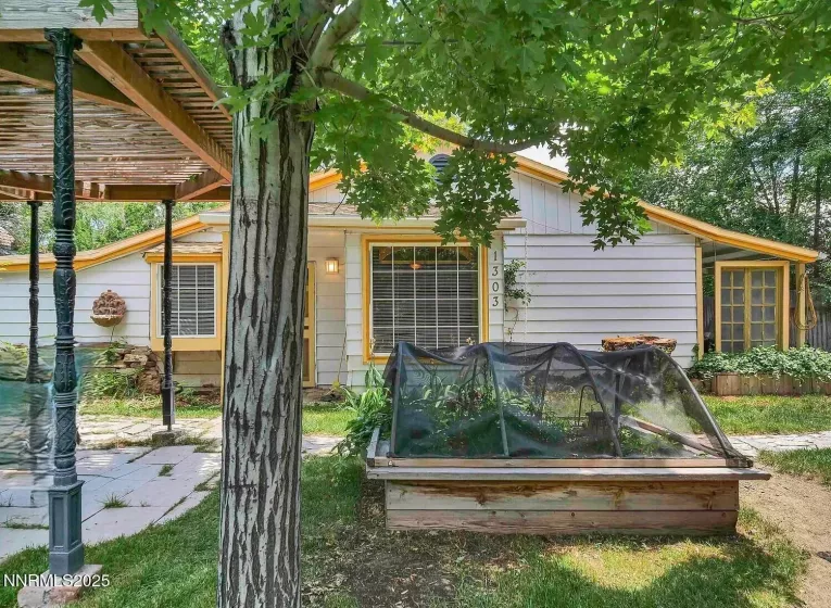 1303 Division, Carson City, Nevada 89703, 3 Bedrooms Bedrooms, ,2 BathroomsBathrooms,Residential,Residential,Division,250050112