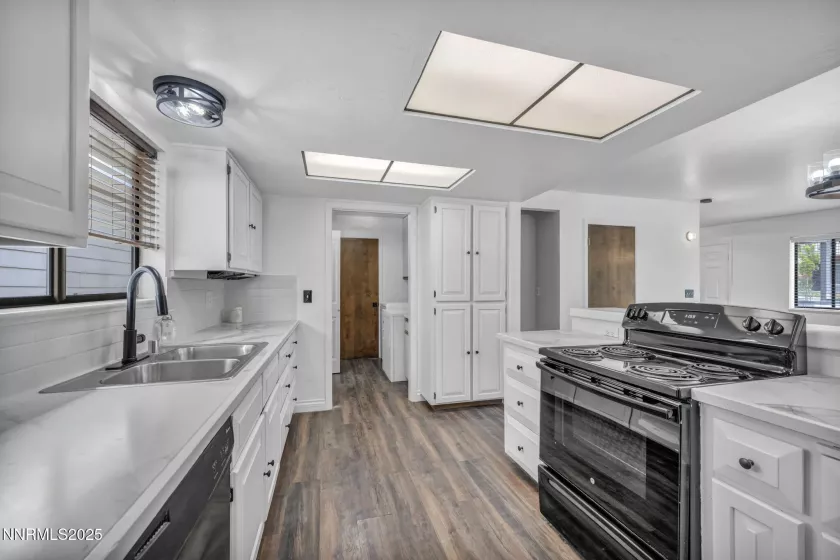 3040 Scottsdale, Reno, Nevada 89512, 5 Bedrooms Bedrooms, ,3 BathroomsBathrooms,Residential,Residential,Scottsdale,250050116
