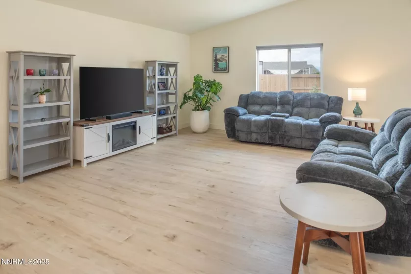 215 Great Vine, Sparks, Nevada 89441, 4 Bedrooms Bedrooms, ,3 BathroomsBathrooms,Residential,Residential,Great Vine,250050118