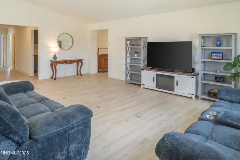 215 Great Vine, Sparks, Nevada 89441, 4 Bedrooms Bedrooms, ,3 BathroomsBathrooms,Residential,Residential,Great Vine,250050118