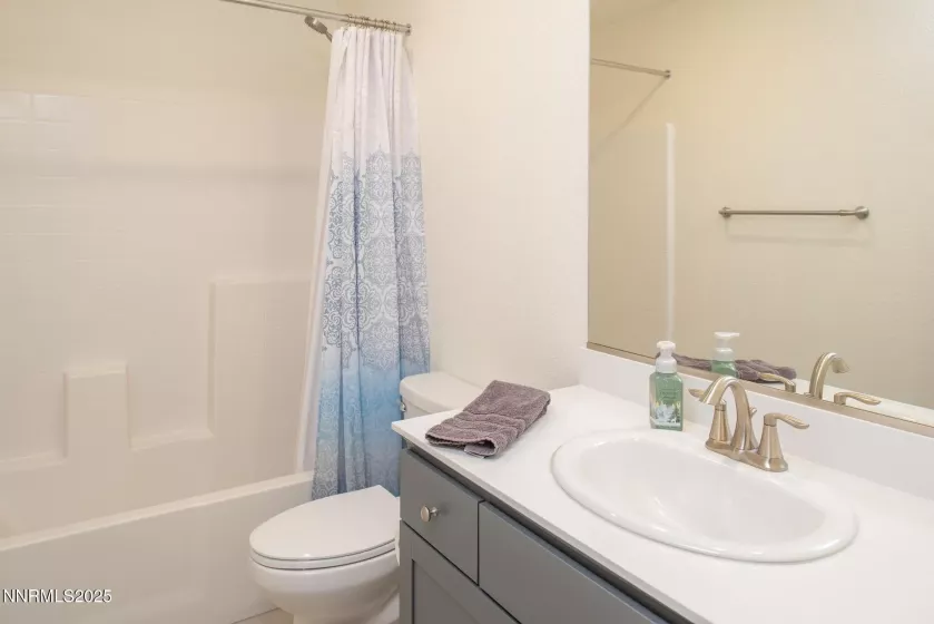 215 Great Vine, Sparks, Nevada 89441, 4 Bedrooms Bedrooms, ,3 BathroomsBathrooms,Residential,Residential,Great Vine,250050118