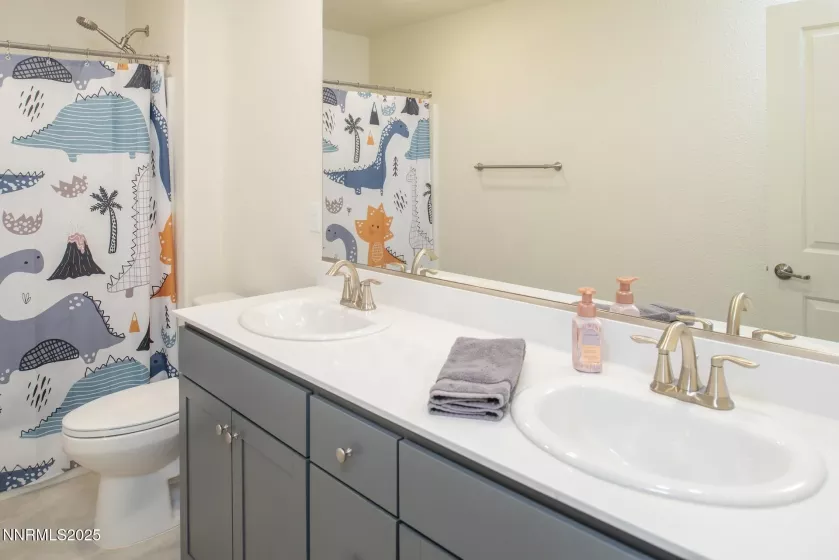 215 Great Vine, Sparks, Nevada 89441, 4 Bedrooms Bedrooms, ,3 BathroomsBathrooms,Residential,Residential,Great Vine,250050118