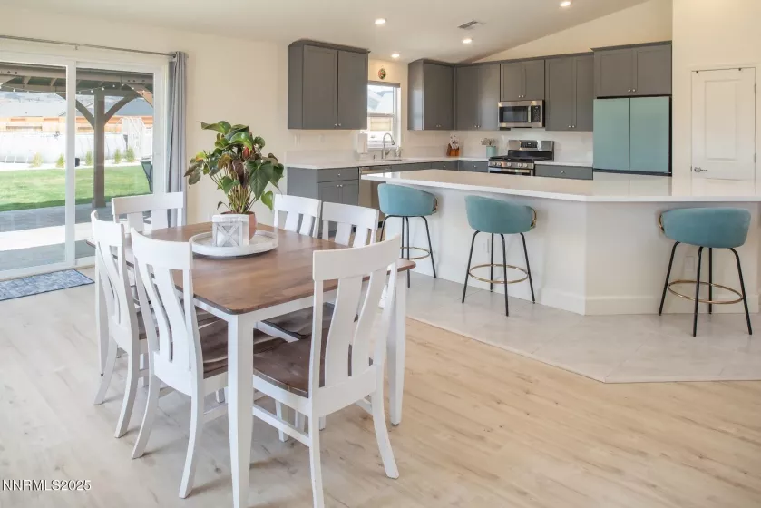 215 Great Vine, Sparks, Nevada 89441, 4 Bedrooms Bedrooms, ,3 BathroomsBathrooms,Residential,Residential,Great Vine,250050118