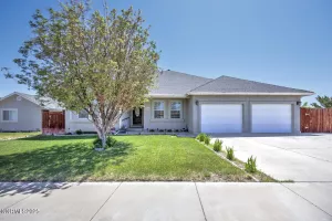 240 Mary Lou, Fernley, Nevada 89408, 3 Bedrooms Bedrooms, ,3 BathroomsBathrooms,Residential,Residential,Mary Lou,250050147