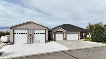 5895 Brooke, Winnemucca, Nevada 89445, 5 Bedrooms Bedrooms, ,4 BathroomsBathrooms,Residential,Residential,Brooke,250050162
