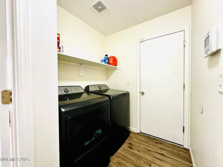 7203 Leonardo, Sun Valley, Nevada 89433, 3 Bedrooms Bedrooms, ,2 BathroomsBathrooms,Residential,Residential,Leonardo,250050177