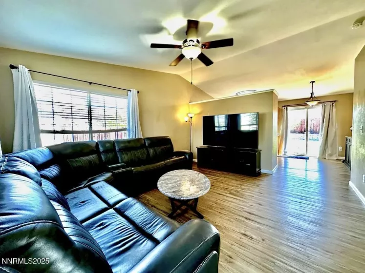 7203 Leonardo, Sun Valley, Nevada 89433, 3 Bedrooms Bedrooms, ,2 BathroomsBathrooms,Residential,Residential,Leonardo,250050177