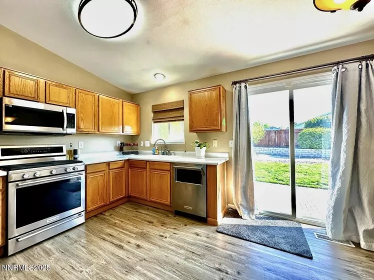 7203 Leonardo, Sun Valley, Nevada 89433, 3 Bedrooms Bedrooms, ,2 BathroomsBathrooms,Residential,Residential,Leonardo,250050177