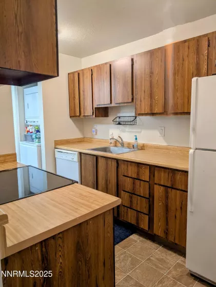 4420 Matich, Reno, Nevada 89502, 2 Bedrooms Bedrooms, ,2 BathroomsBathrooms,Residential,Residential,Matich,250050183
