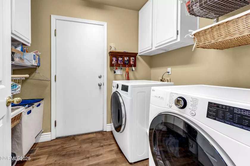 1635 Black Oak, Sparks, Nevada 89436, 5 Bedrooms Bedrooms, ,3 BathroomsBathrooms,Residential,Residential,Black Oak,250050187