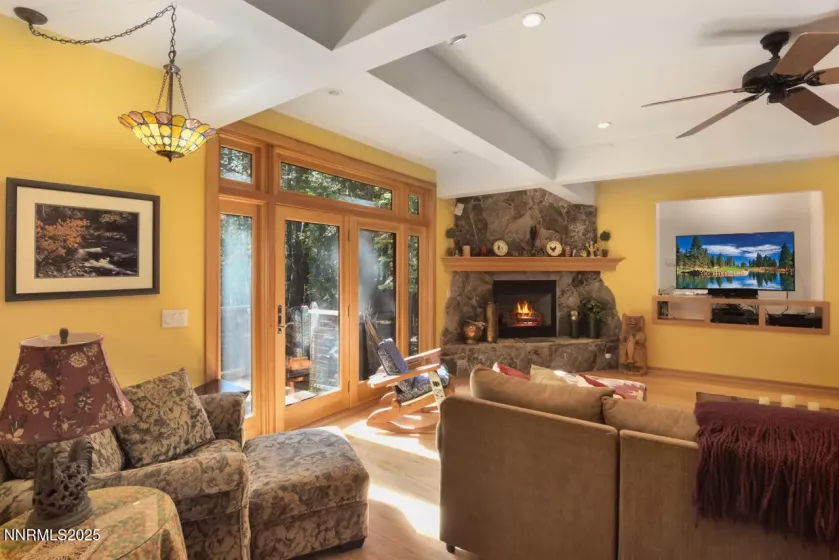 1724 Mohican, South Lake Tahoe, California 96150, 3 Bedrooms Bedrooms, ,3 BathroomsBathrooms,Residential,Residential,Mohican,250050192