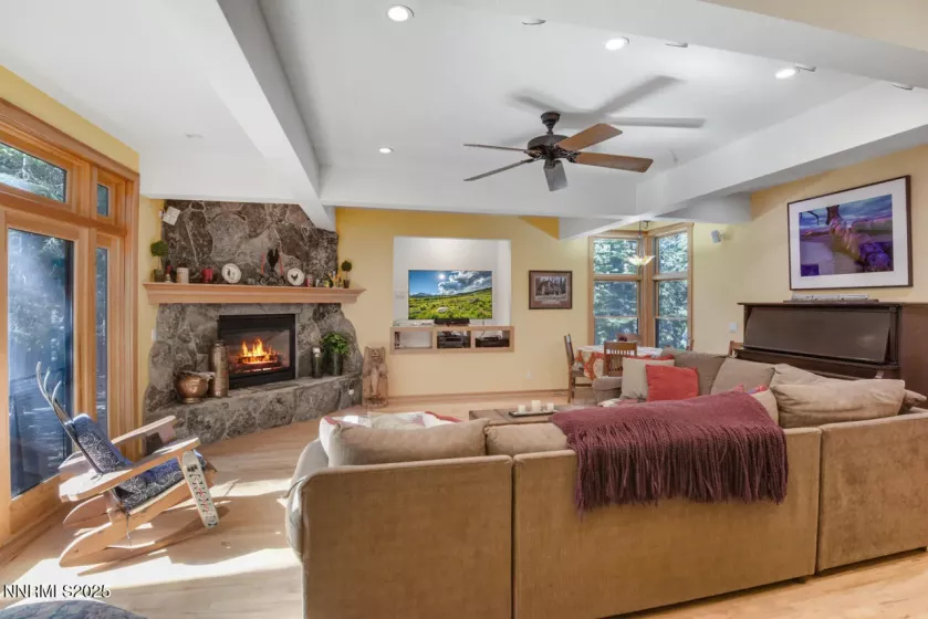 1724 Mohican, South Lake Tahoe, California 96150, 3 Bedrooms Bedrooms, ,3 BathroomsBathrooms,Residential,Residential,Mohican,250050192