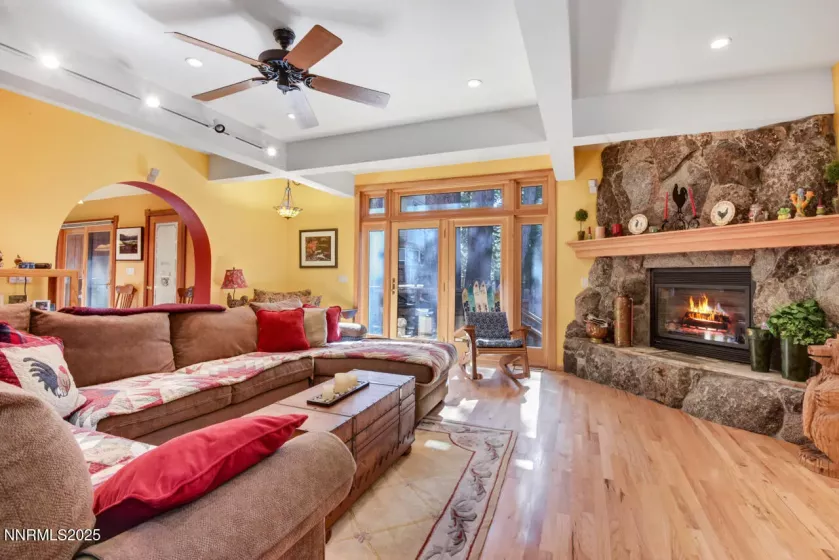 1724 Mohican, South Lake Tahoe, California 96150, 3 Bedrooms Bedrooms, ,3 BathroomsBathrooms,Residential,Residential,Mohican,250050192