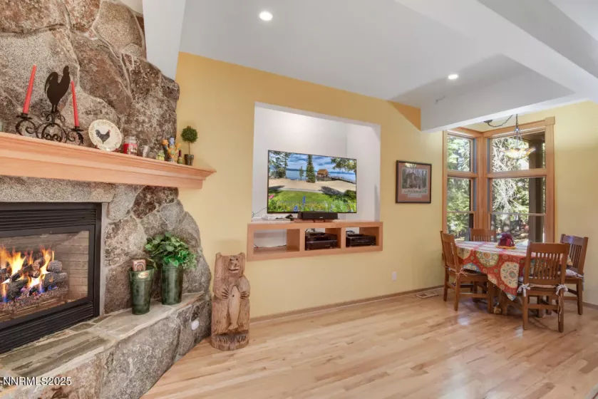 1724 Mohican, South Lake Tahoe, California 96150, 3 Bedrooms Bedrooms, ,3 BathroomsBathrooms,Residential,Residential,Mohican,250050192