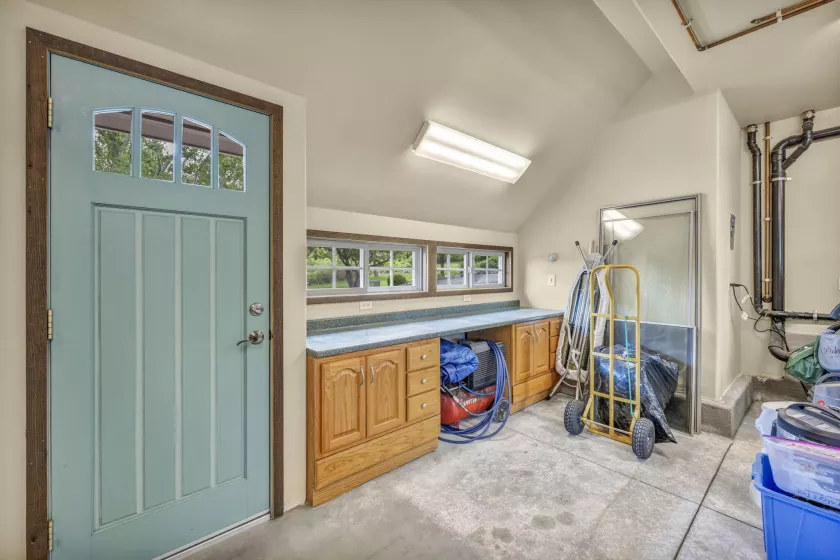 Detached garage/workshop