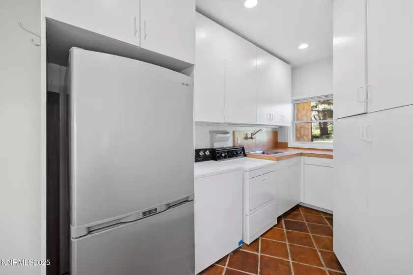 390 Sylvan, Verdi, Nevada 89439, 4 Bedrooms Bedrooms, ,5 BathroomsBathrooms,Residential,Residential,Sylvan,250050202