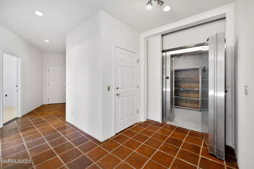 390 Sylvan, Verdi, Nevada 89439, 4 Bedrooms Bedrooms, ,5 BathroomsBathrooms,Residential,Residential,Sylvan,250050202