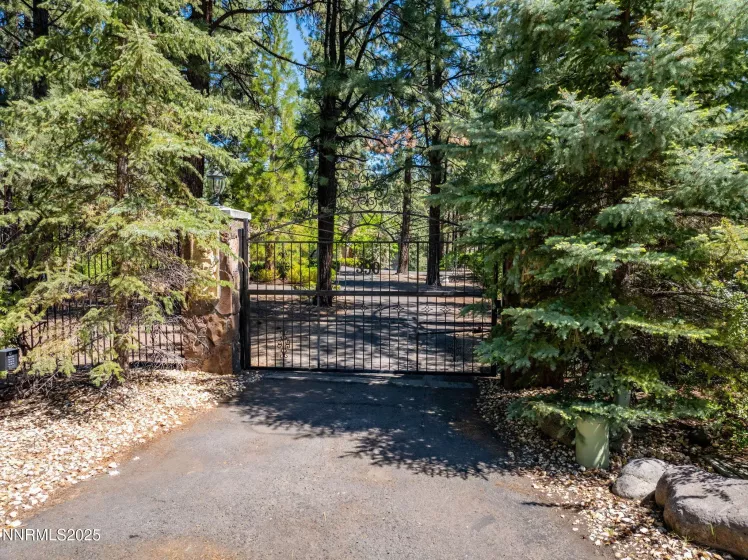 390 Sylvan, Verdi, Nevada 89439, 4 Bedrooms Bedrooms, ,5 BathroomsBathrooms,Residential,Residential,Sylvan,250050202