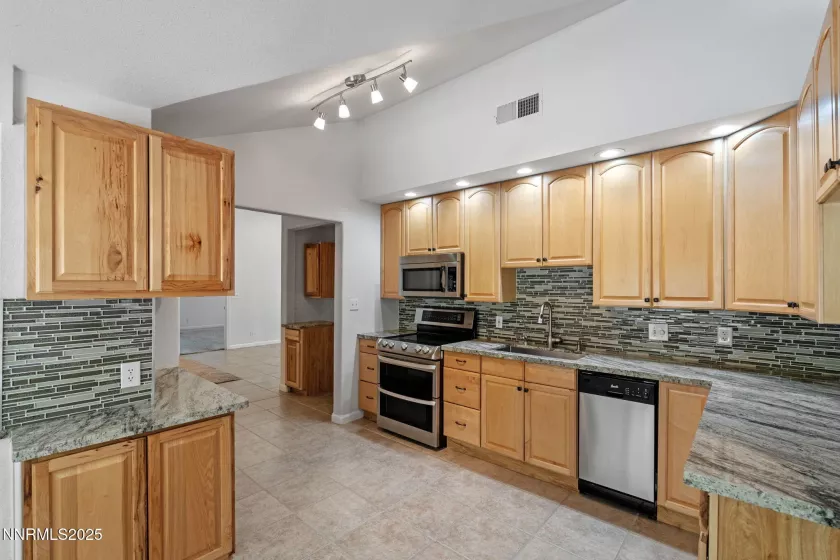 17860 Virginia, Reno, Nevada 89521, 3 Bedrooms Bedrooms, ,2 BathroomsBathrooms,Residential,Residential,Virginia,250050208