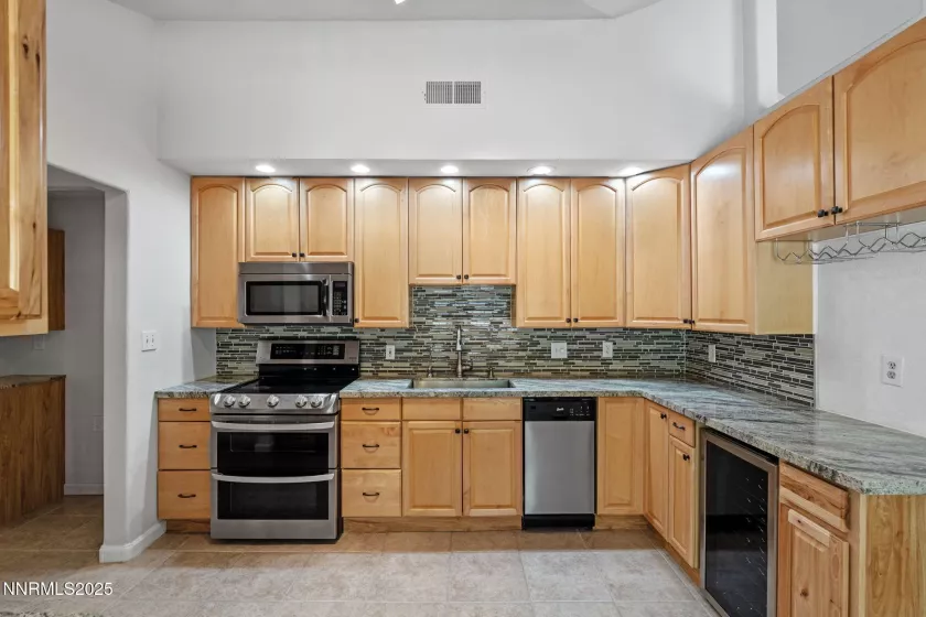 17860 Virginia, Reno, Nevada 89521, 3 Bedrooms Bedrooms, ,2 BathroomsBathrooms,Residential,Residential,Virginia,250050208