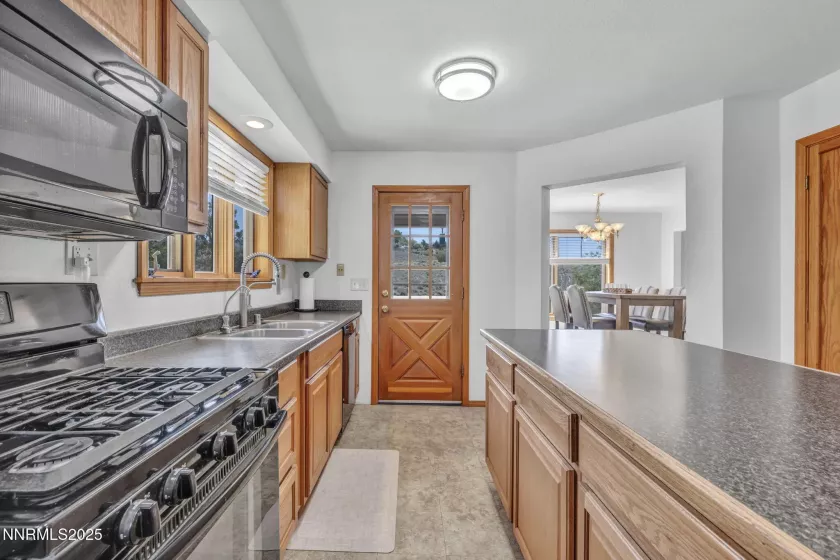 670 Valle Verde, Sparks, Nevada 89441, 3 Bedrooms Bedrooms, ,3 BathroomsBathrooms,Residential,Residential,Valle Verde,250050254