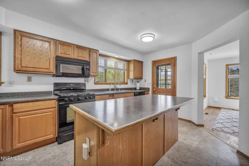 670 Valle Verde, Sparks, Nevada 89441, 3 Bedrooms Bedrooms, ,3 BathroomsBathrooms,Residential,Residential,Valle Verde,250050254