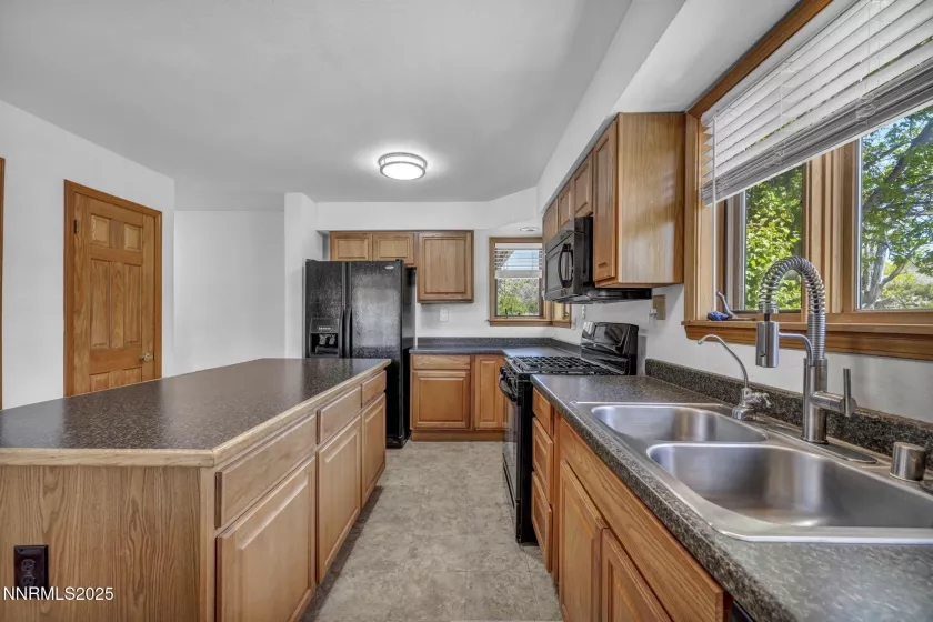 670 Valle Verde, Sparks, Nevada 89441, 3 Bedrooms Bedrooms, ,3 BathroomsBathrooms,Residential,Residential,Valle Verde,250050254