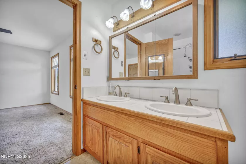 670 Valle Verde, Sparks, Nevada 89441, 3 Bedrooms Bedrooms, ,3 BathroomsBathrooms,Residential,Residential,Valle Verde,250050254