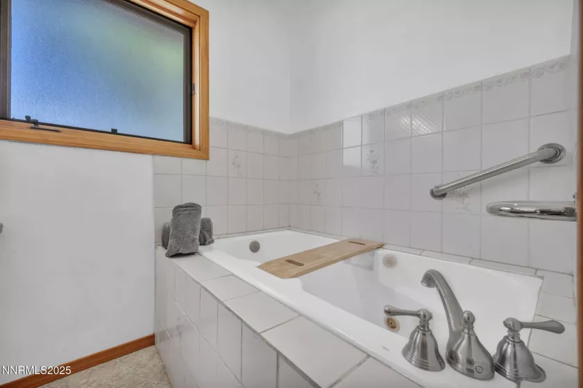 670 Valle Verde, Sparks, Nevada 89441, 3 Bedrooms Bedrooms, ,3 BathroomsBathrooms,Residential,Residential,Valle Verde,250050254