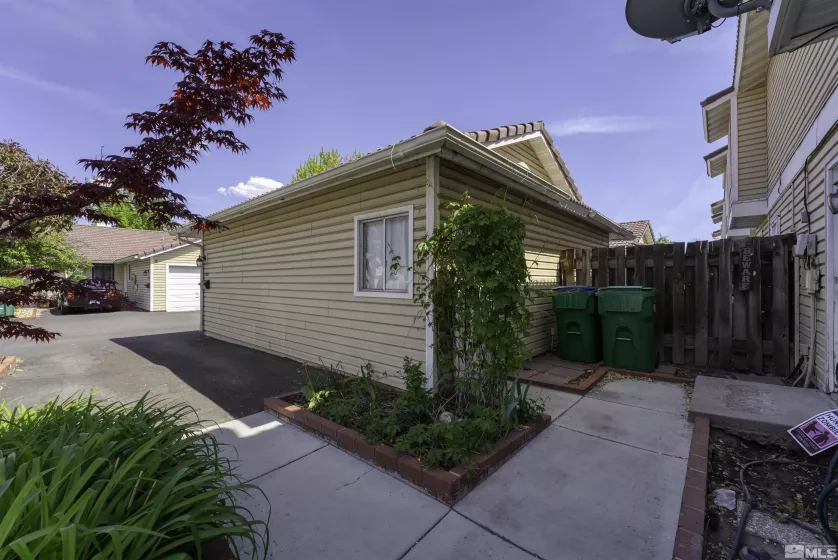 1064 Bradley, Sparks, Nevada 89434, 2 Bedrooms Bedrooms, ,2 BathroomsBathrooms,Residential,Residential,Bradley,250006531