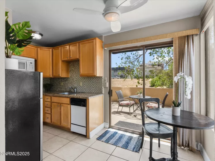 280 Island, Reno, Nevada 89501, 1 Bedroom Bedrooms, ,2 BathroomsBathrooms,Residential,Residential,Island,250050274